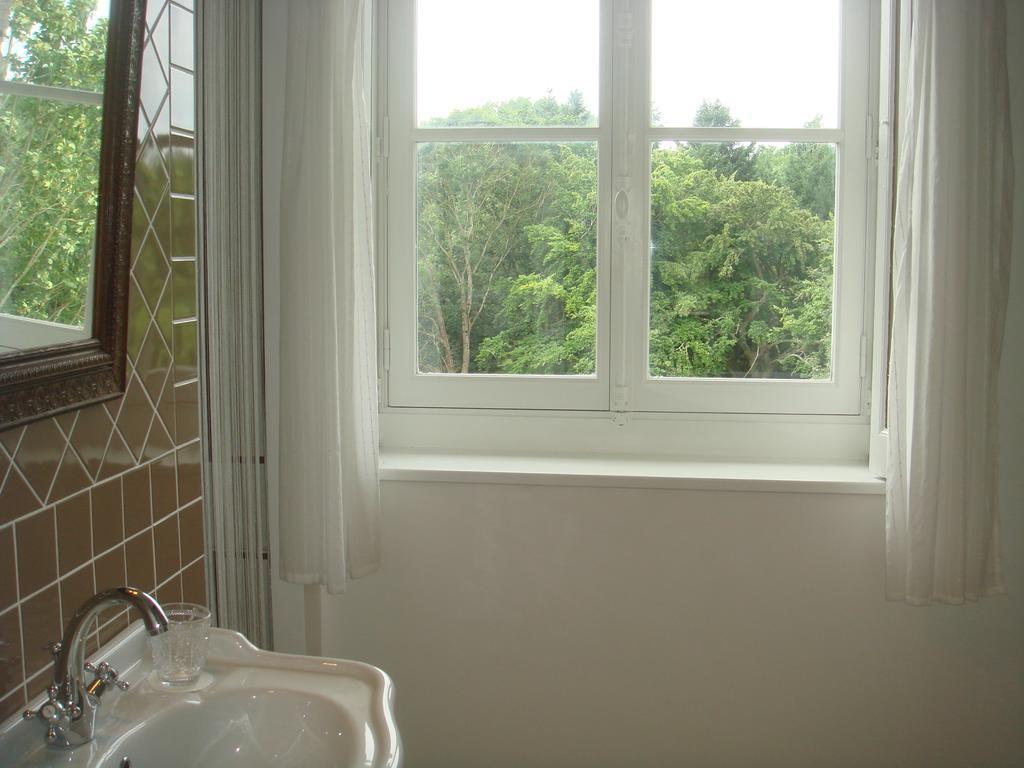 Bed and Breakfast Manoir De La Guerie Ablon Номер фото
